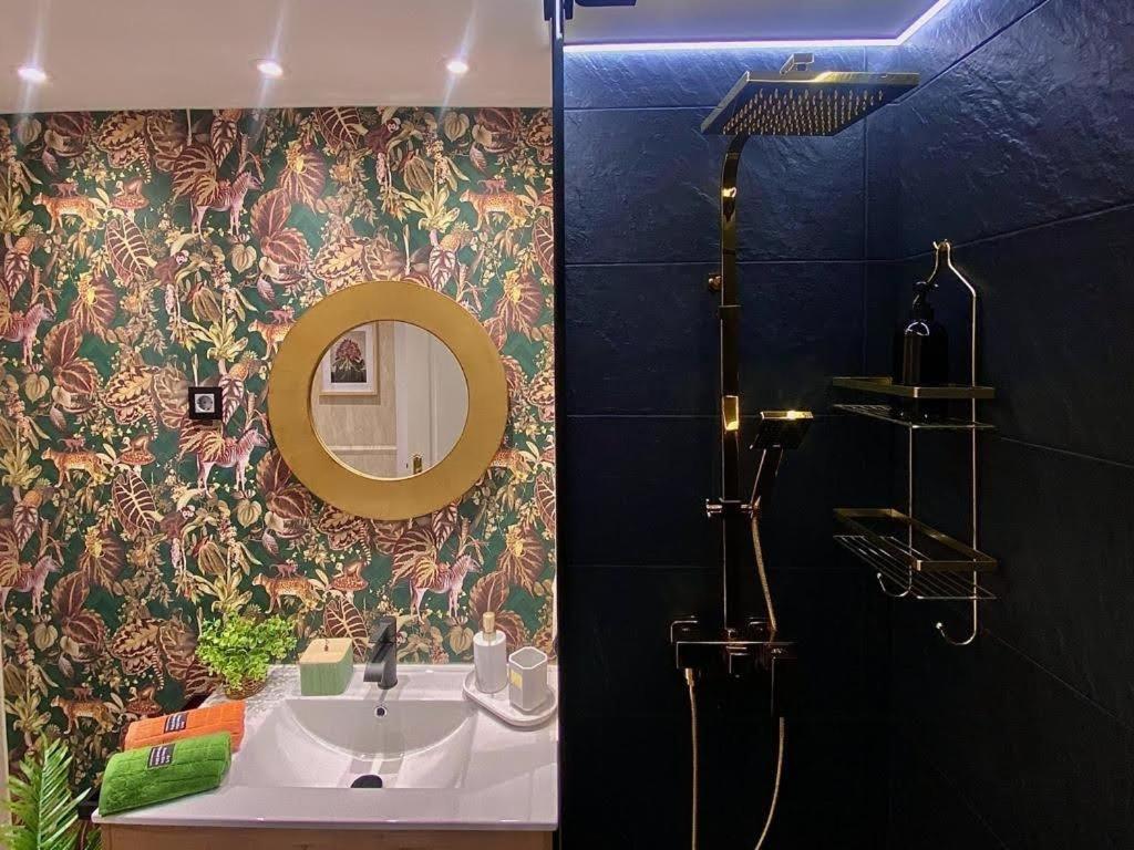 Mad Suite Aeropuerto Ifema Madrid Bagian luar foto